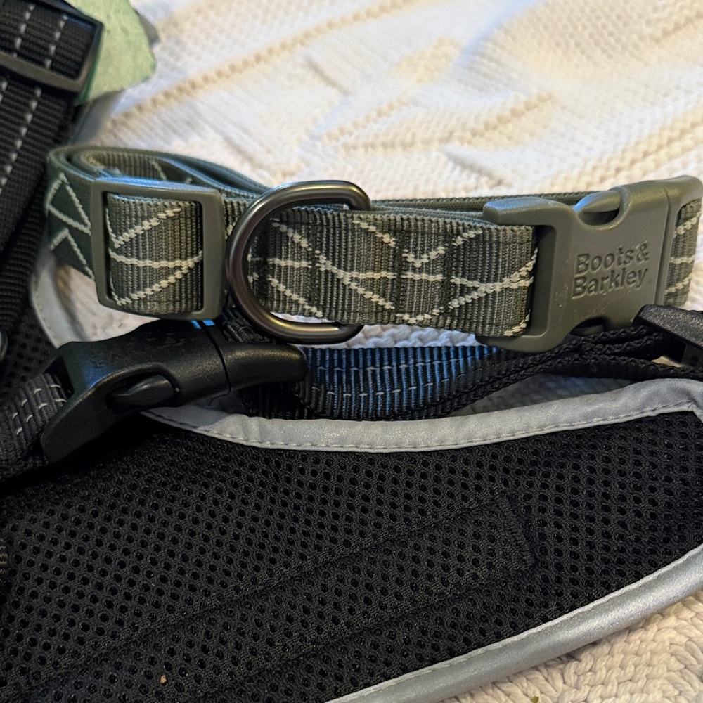 Boots & Barkley Black Reflective Harness & Green/gray Design Collar, Large - Picture 5 of 6